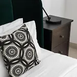Apartamento Large With Private Garden