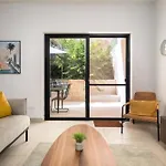 Large With Private Garden Apartamento *