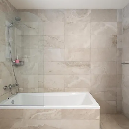 Apartamento Large With Private Garden