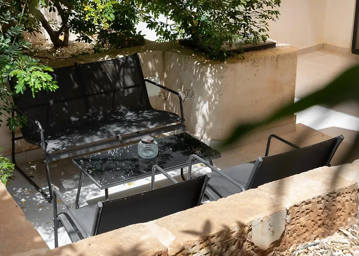 Large With Private Garden Appartement *