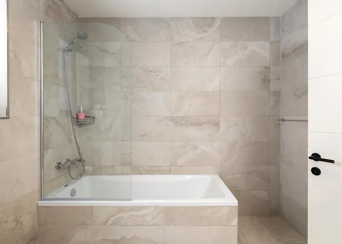 Appartement Large With Private Garden