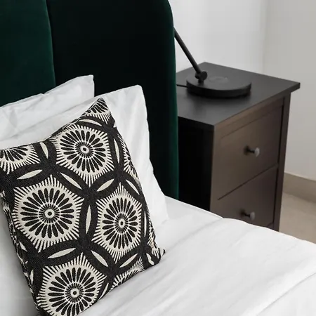 Apartamento Large With Private Garden