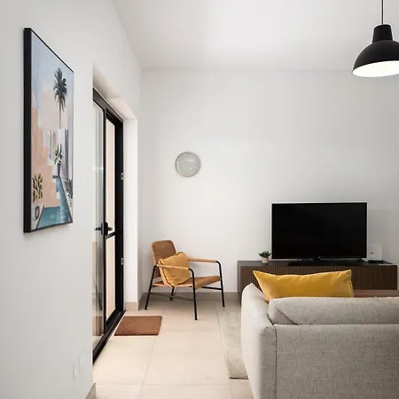 Large With Private Garden Marsaskala