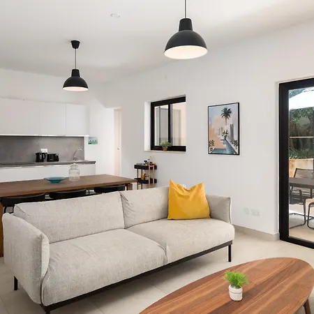 Large With Private Garden Marsaskala