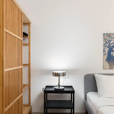 Large With Private Garden Apartment *