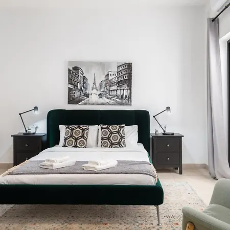 Large With Private Garden Apartment