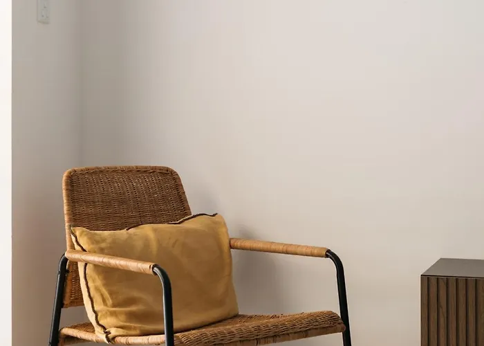 Large With Private Garden דירה מרססקלה