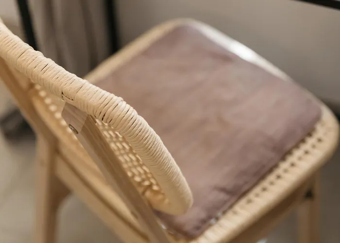 Large With Private Garden Apartment *