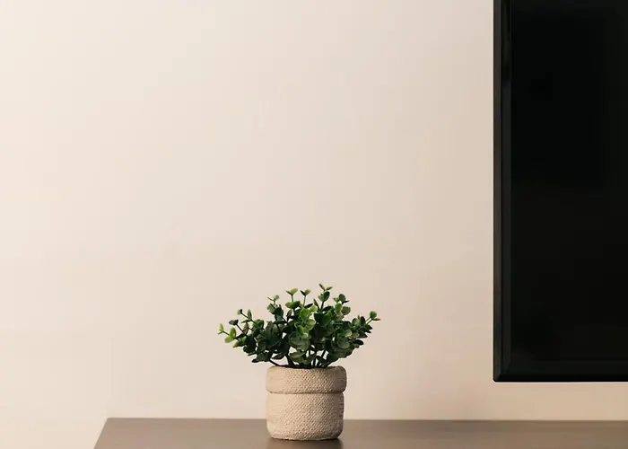 Large With Private Garden דירה מרססקלה