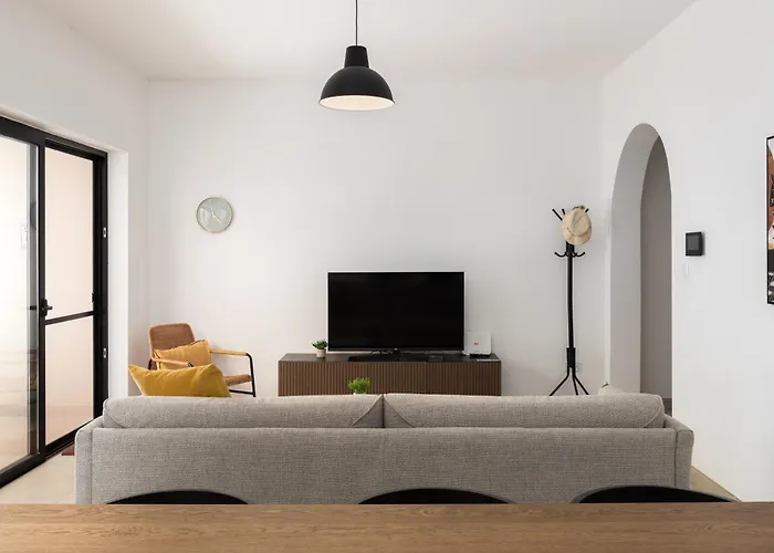 Large With Private Garden Marsaskala