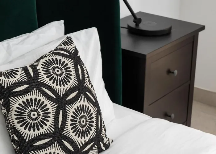 דירה Large With Private Garden