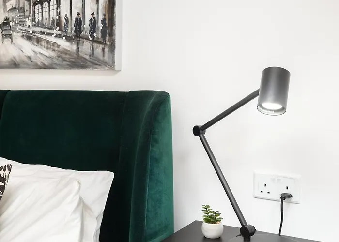 Large With Private Garden דירה מרססקלה