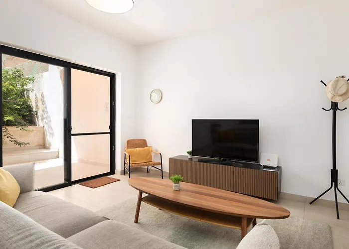 דירה Large With Private Garden