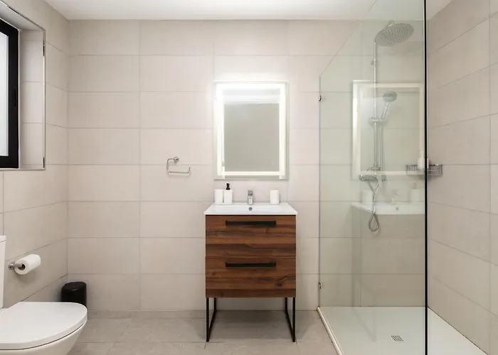 דירה Large With Private Garden *