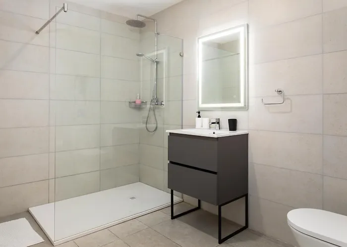 Large With Private Garden דירה מרססקלה