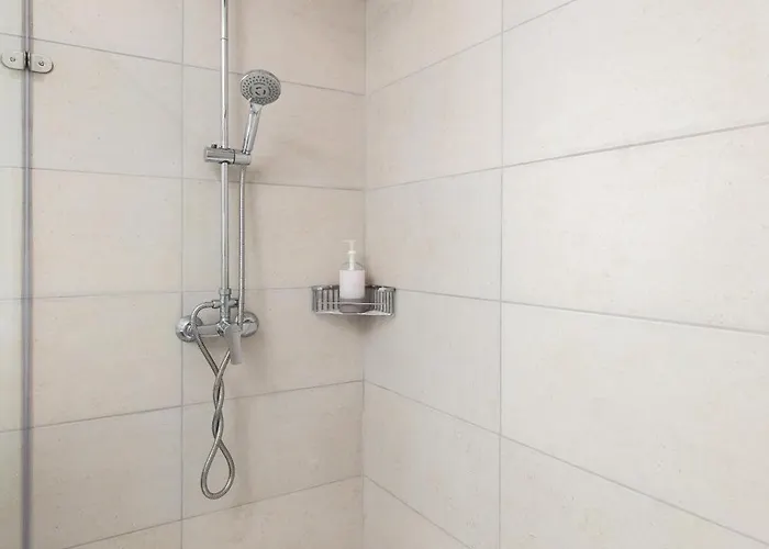 Large With Private Garden מרססקלה