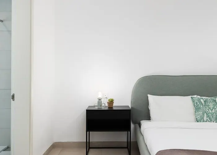 Apartment Large With Private Garden *